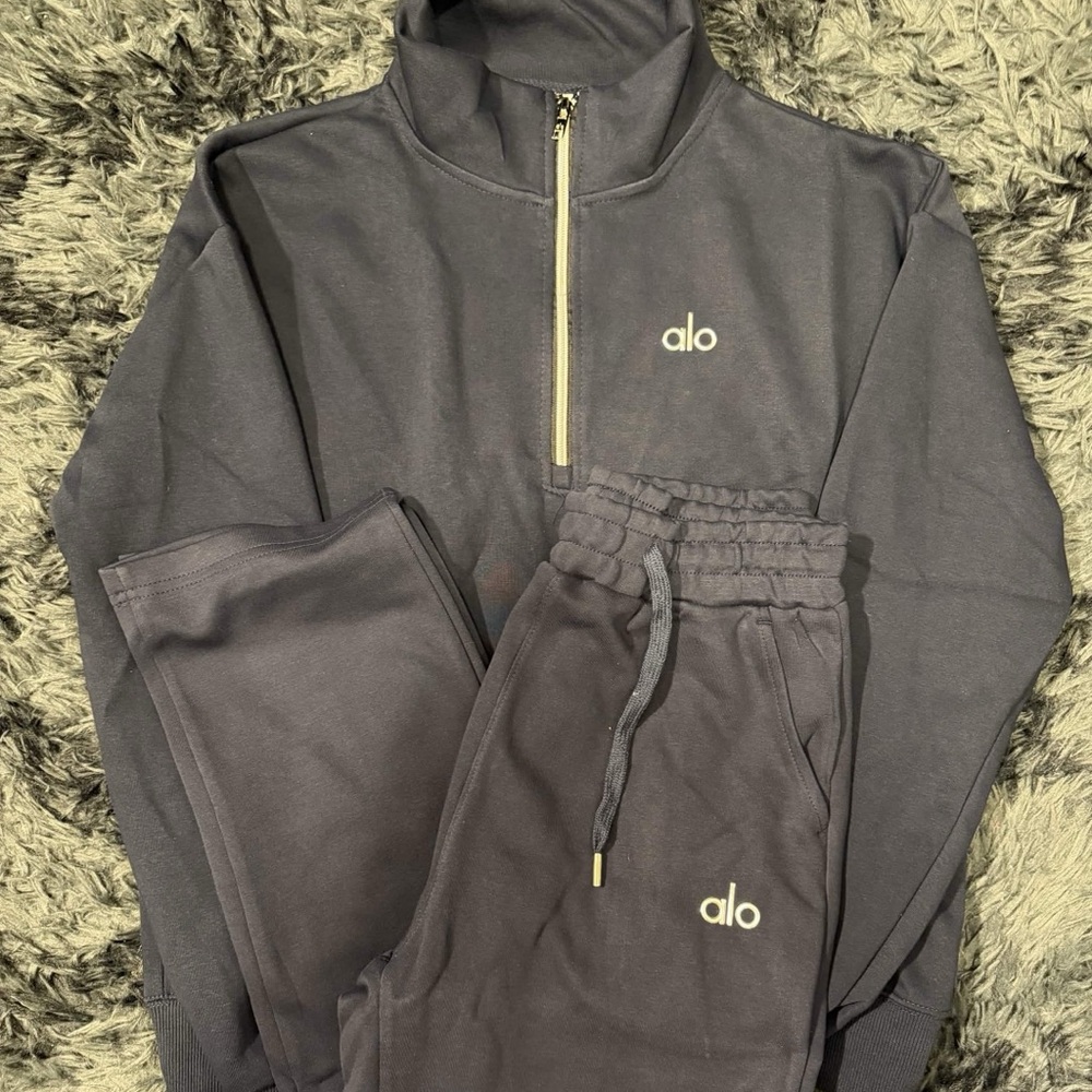 Blue Alo Quarter-Zip and Sweatpants Set